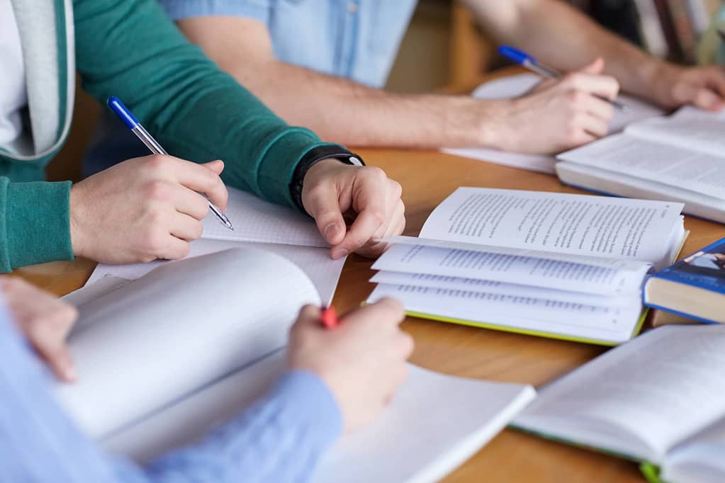 Biology Major With Pre-Professional Studies Background Image