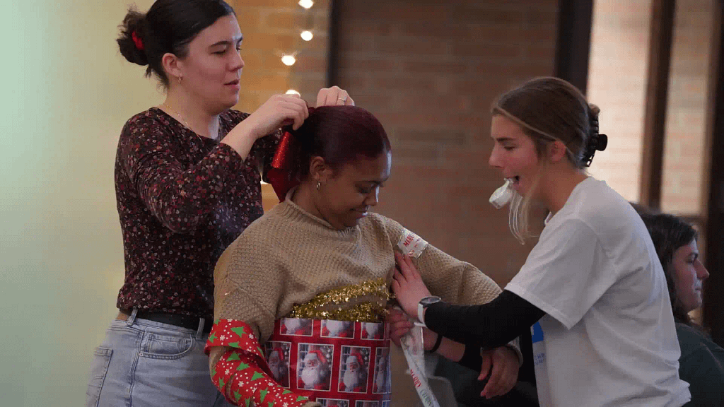 Student-Gift-Wrapping