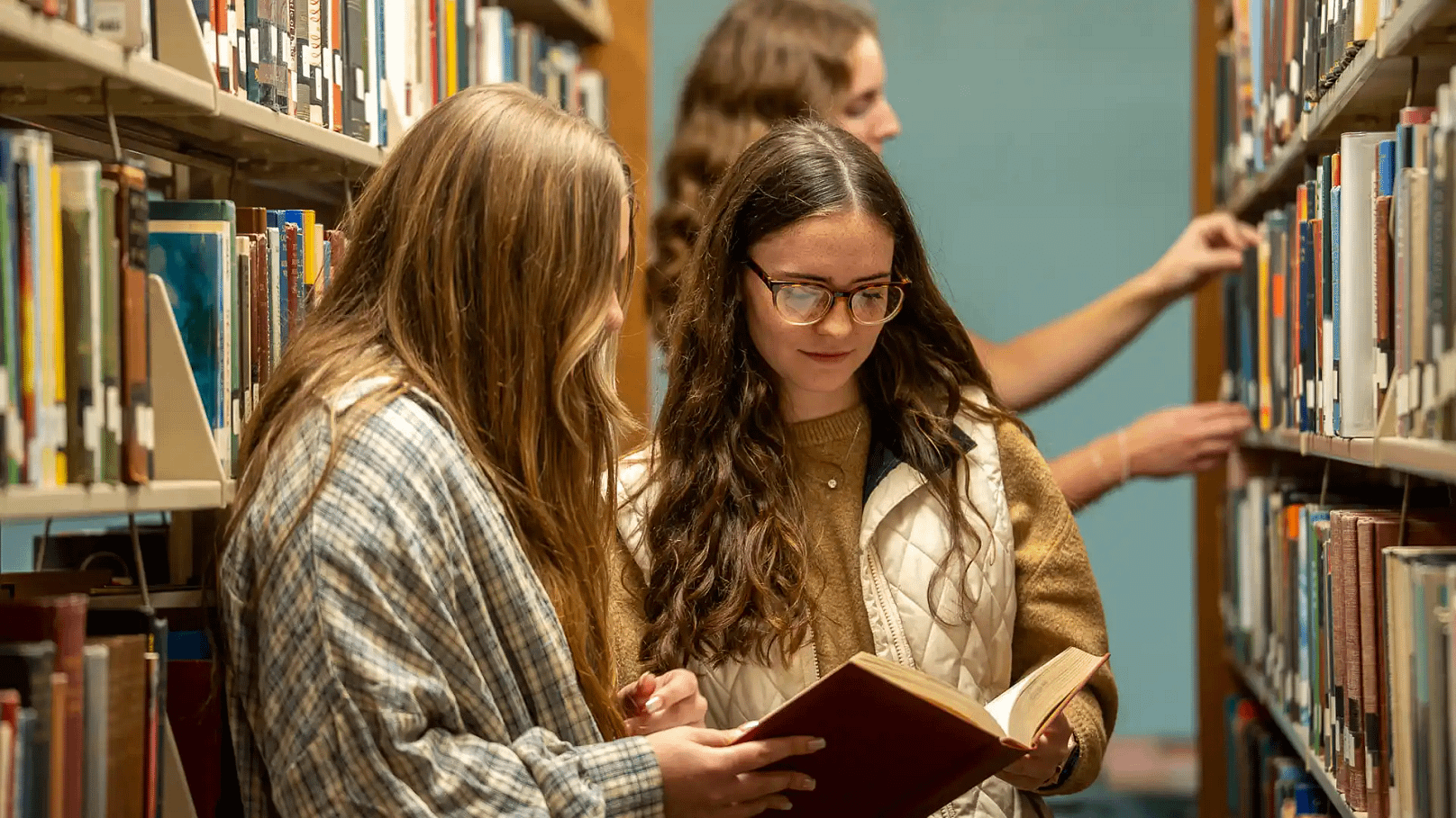 Students=reading-books-in-library