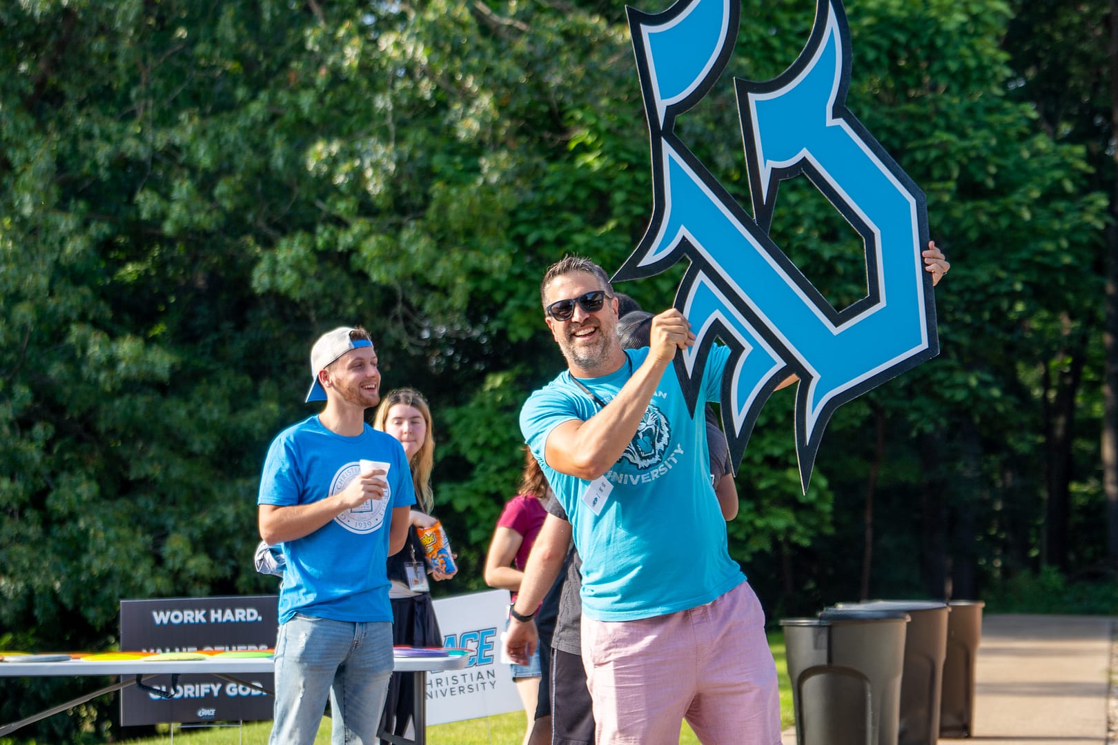 Kyle-Bohl-holding-athletic-G