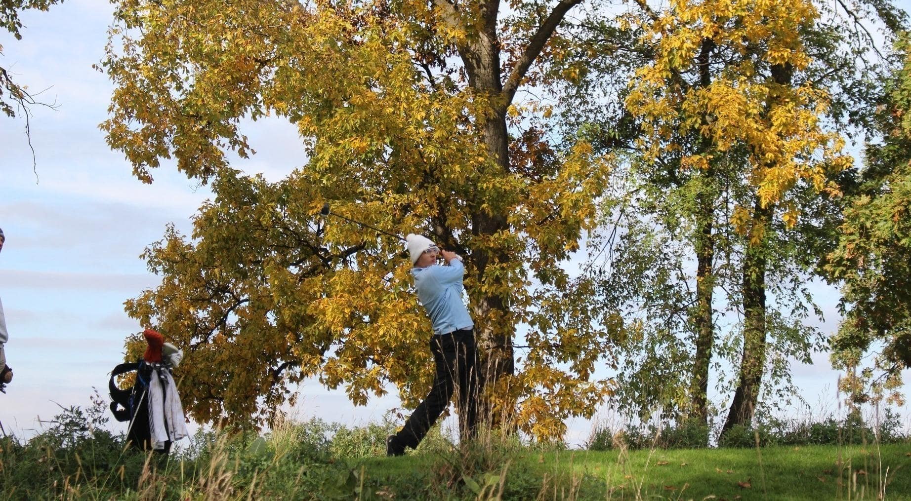IMG_0047_KA5mb Fall golfer image