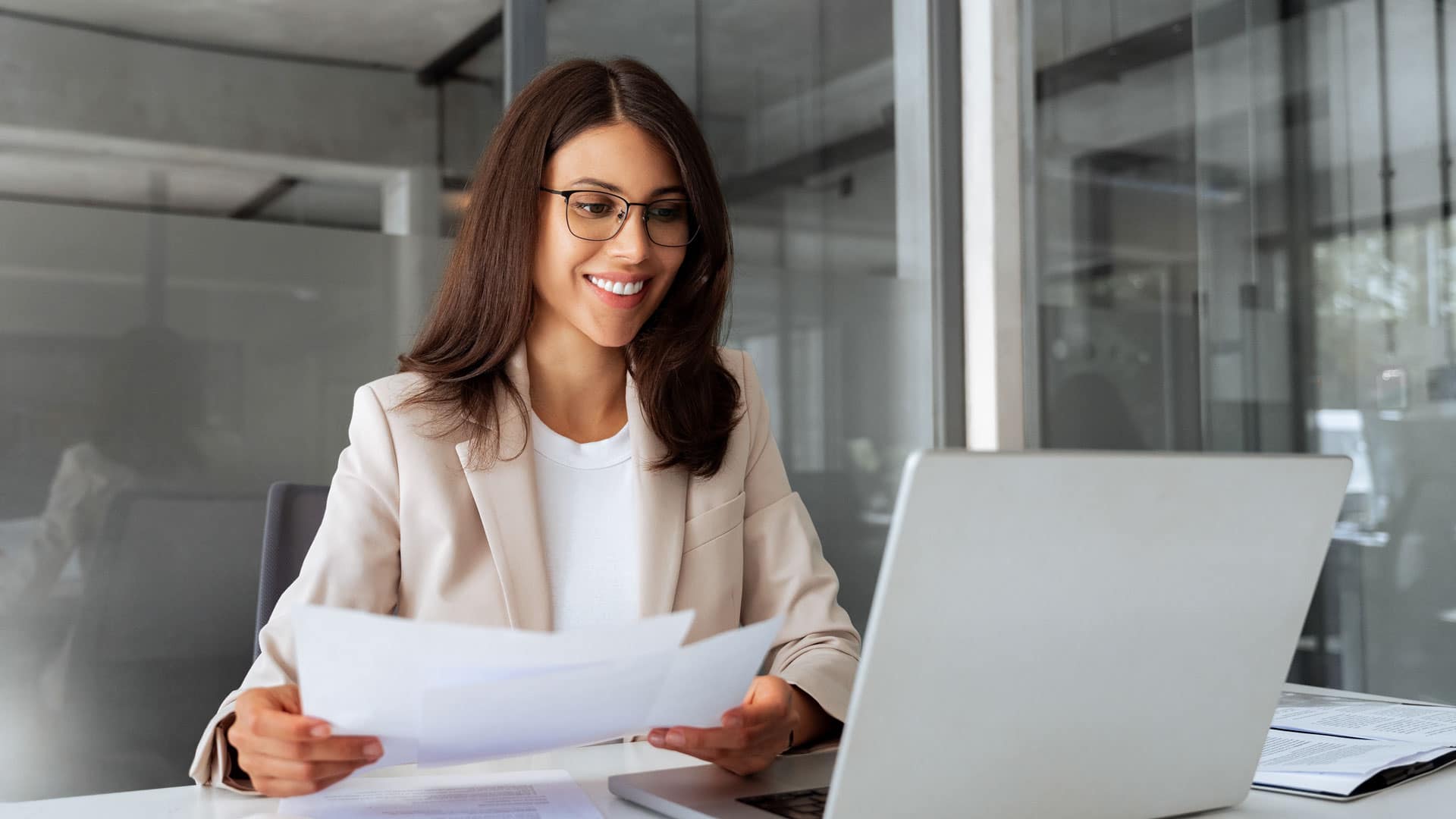 Online-Student-laptop Grace Online student working on a laptop