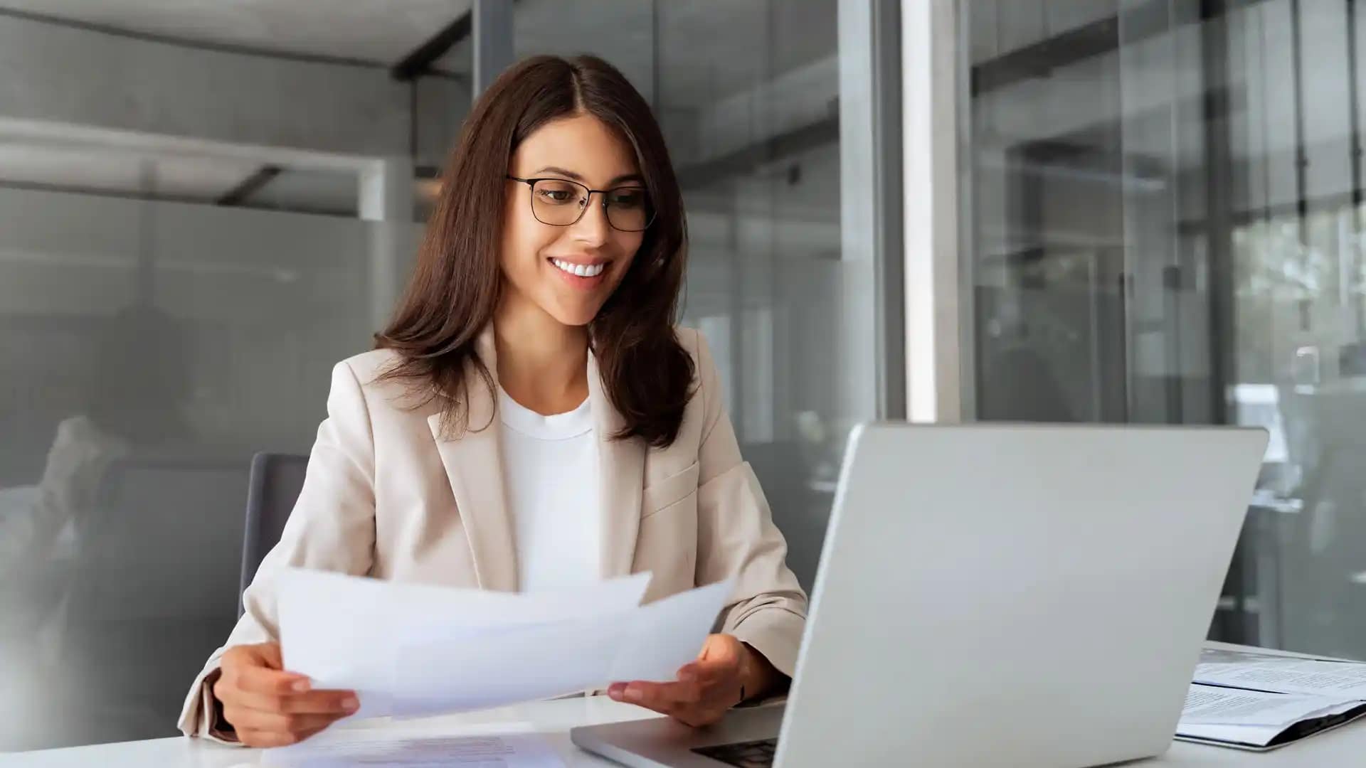 Online-Student-laptop Grace Online student working on a laptop
