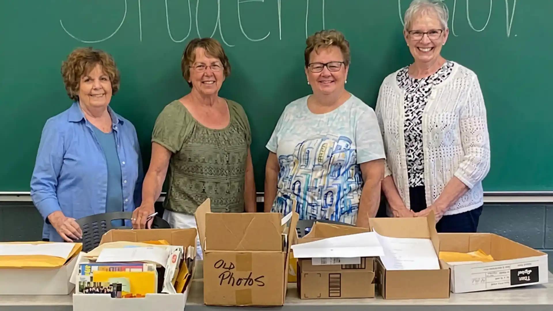 Volunteer A group of Grace Alumni volunteering