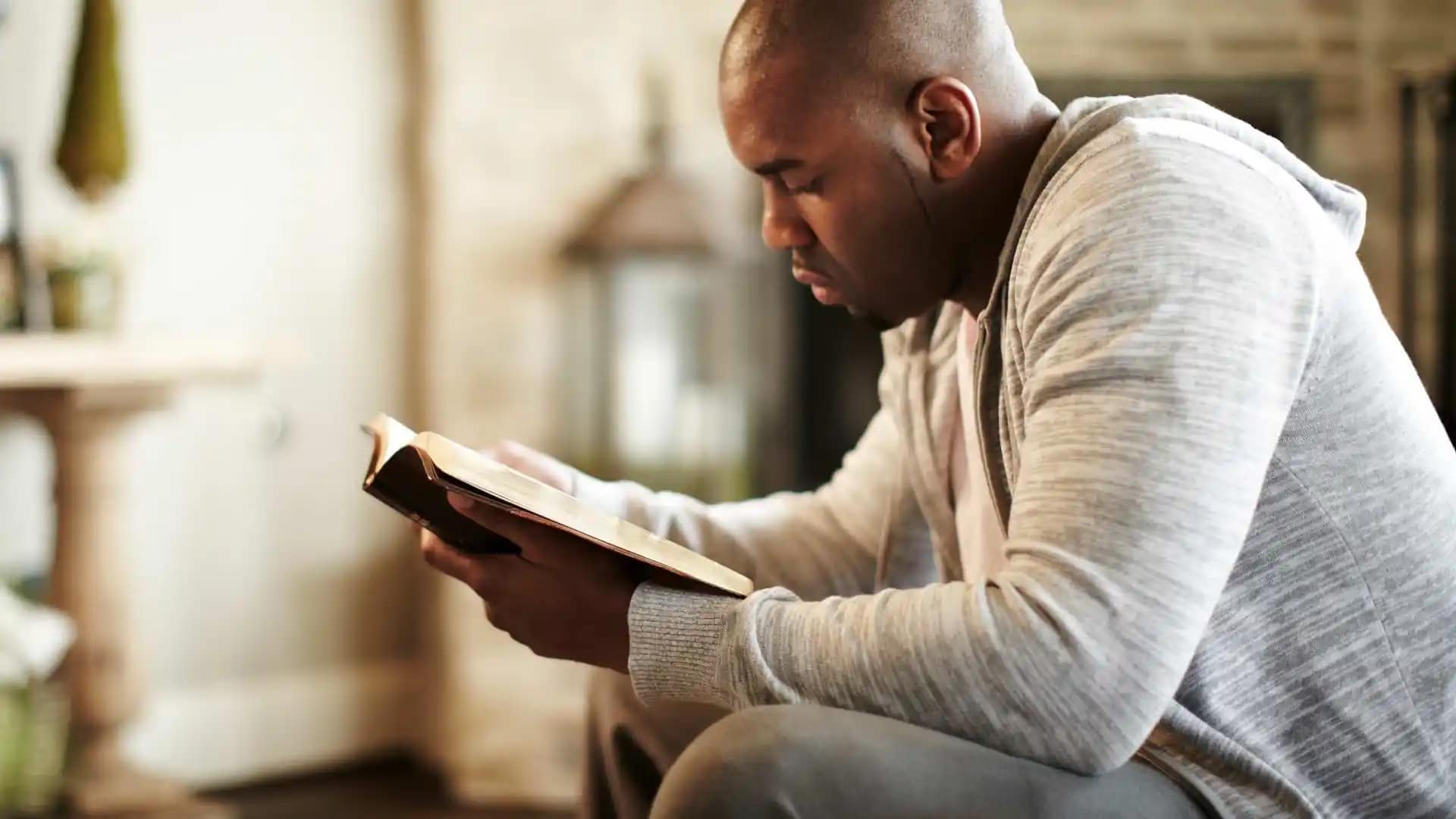 Grace Online student reading the Bible