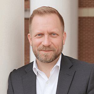 Jeff Salyer joins us on the show to talk about storytelling in higher education marketing.